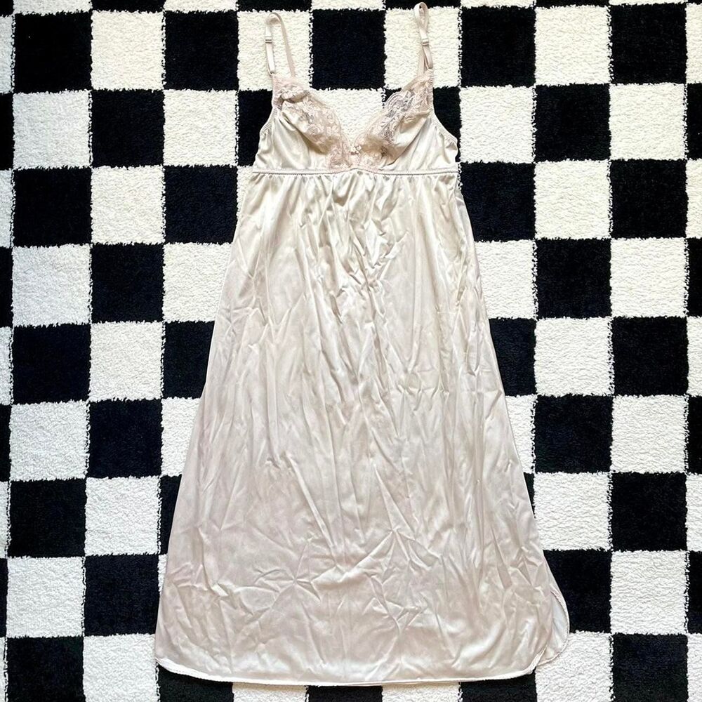 Vintage 70s Cream Vanity Fair Slip